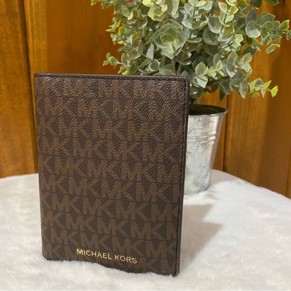 Michael Kors LOGO Jet Set Passport Card ID Wallet Foldable Travel Brown‎ Leather